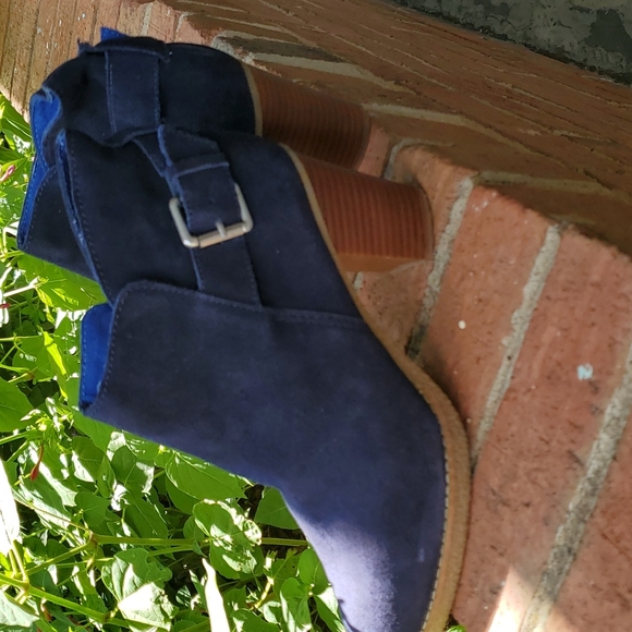 GAP Shoes - GAP pull on booties, sz. 9